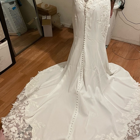 Essense of Australia D3577 wedding gown. Brand new never worn. Decided to elope - Picture 5 of 14